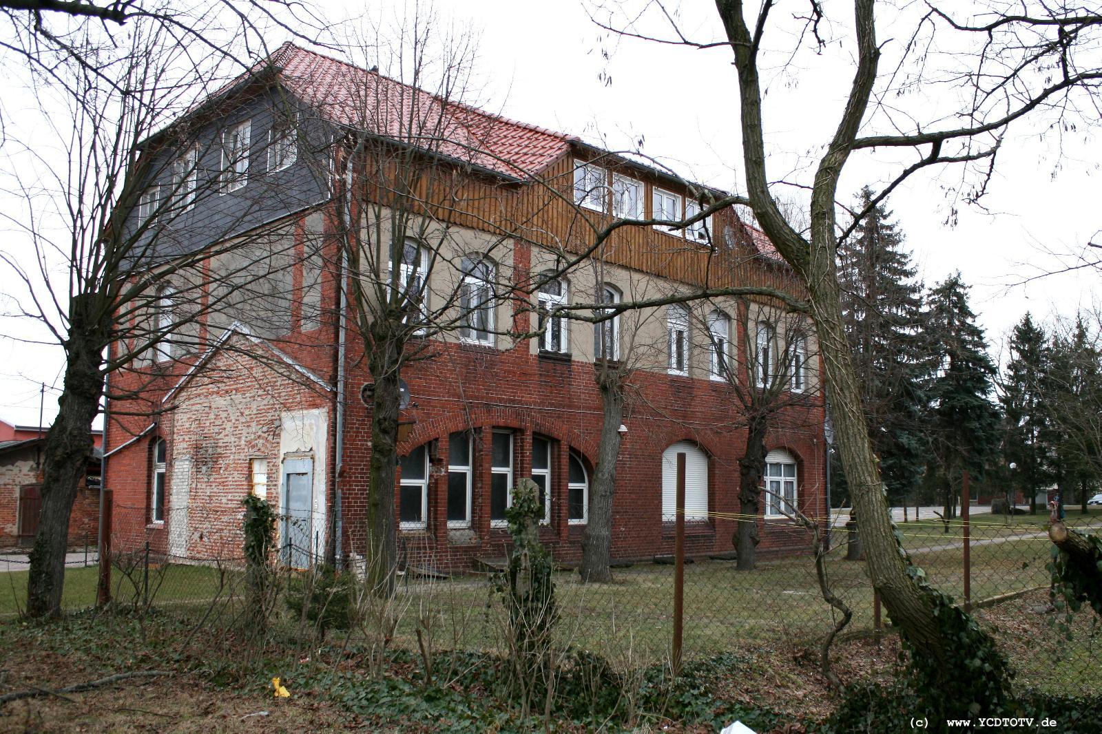 Strecke Stendal-Arneburg, 2011, Bahnhof Arneburg, S�dseite 