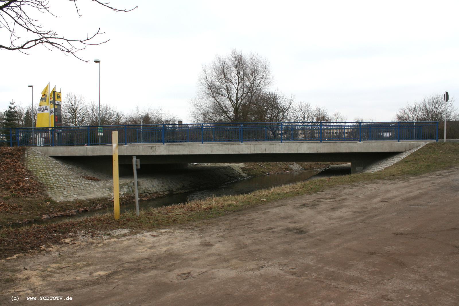 Strecke Stendal-Arneburg, 2011, hier war mal eine Br�cke 