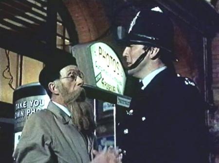  The - WHAT A CARRY ON - Gallery on YCDTOTV.de     Path: www.YCDTOT.de/carry_on_img/a_064.jpg
