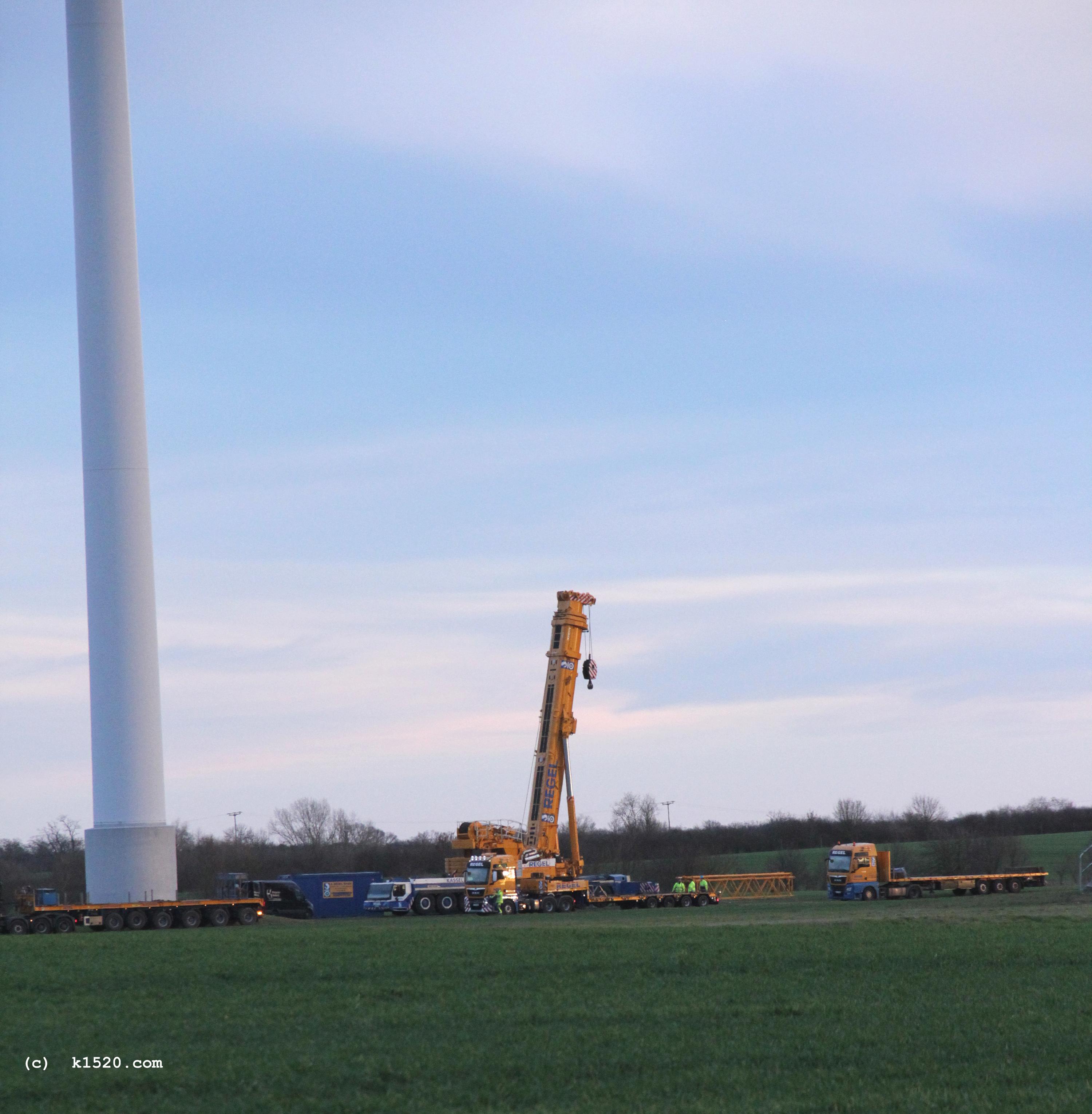 Reparatur Windrder im Windpark Arneburg/Elbe 01/2023,
  Kraneinsatz, 