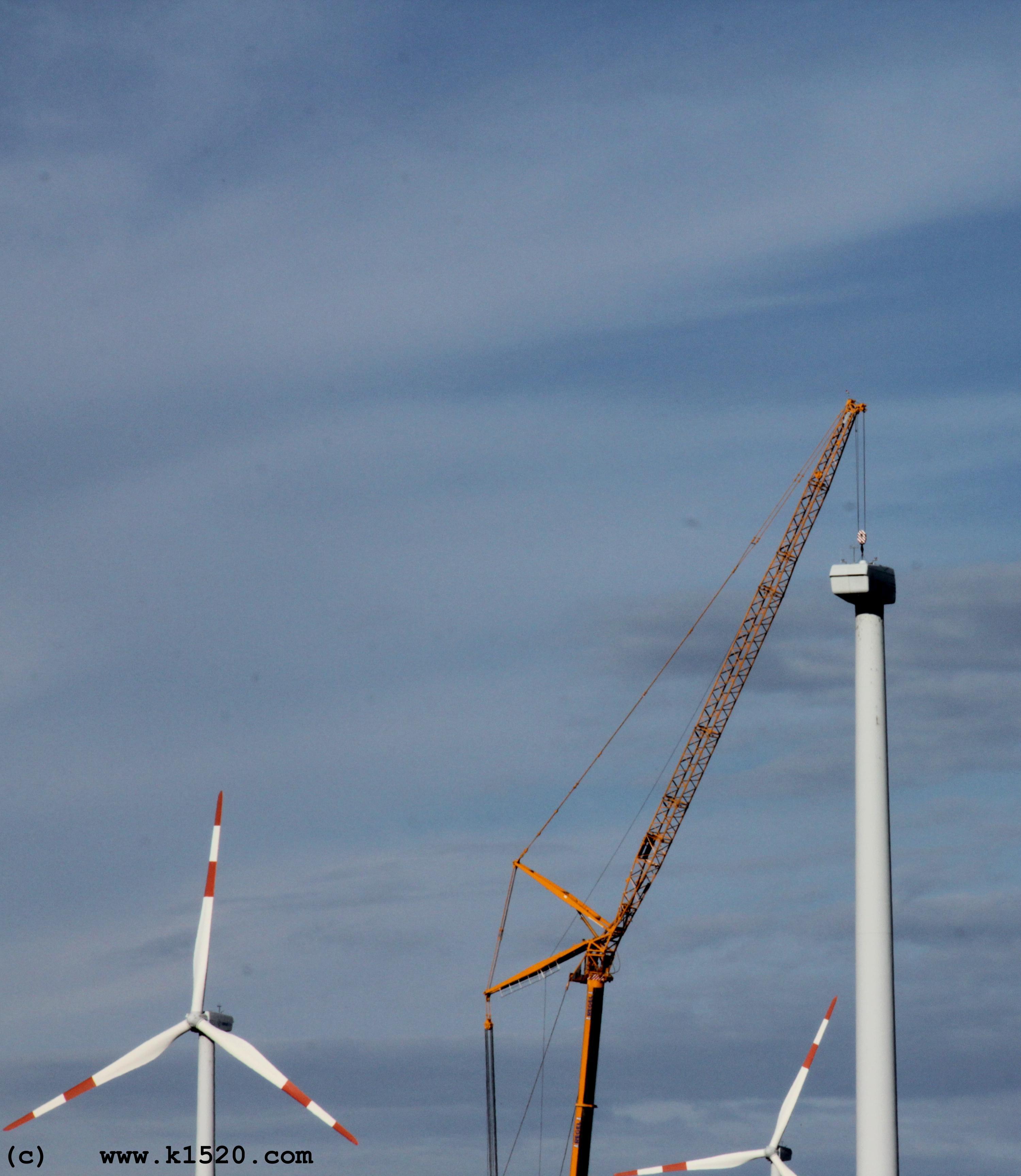 Reparatur Windrder im Windpark Arneburg/Elbe 08/2023,
  Kraneinsatz, 